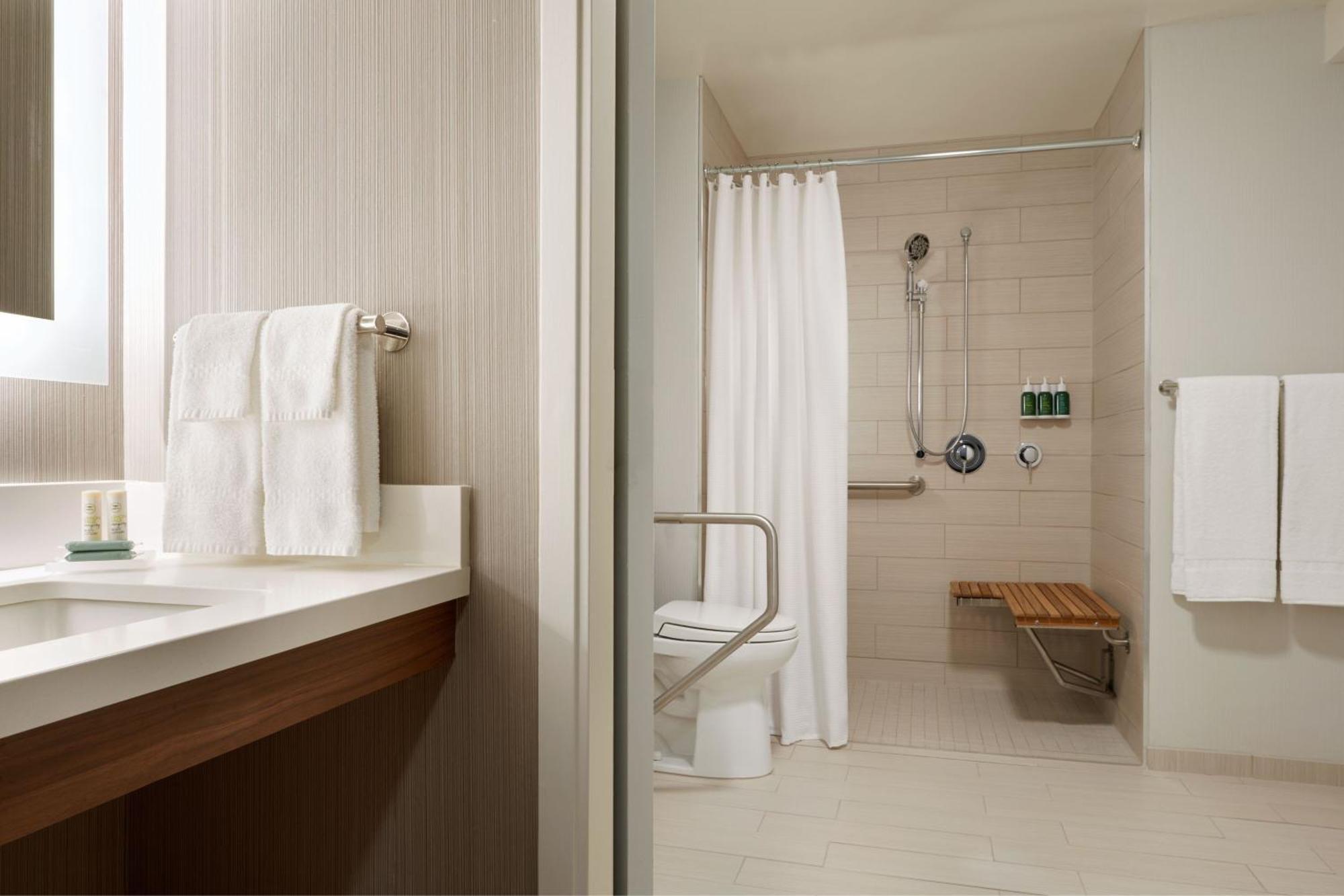 Courtyard By Marriott Ottawa Downtown Hotel Exterior photo